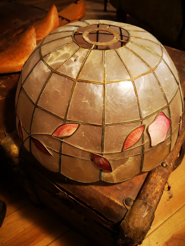 Mother-of-pearl lampshade with floral decoration
