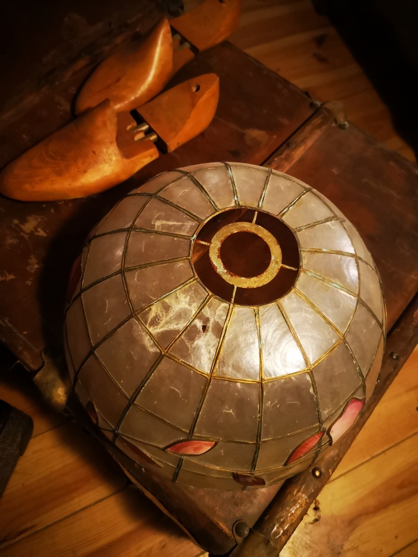 Mother-of-pearl lampshade with floral decoration