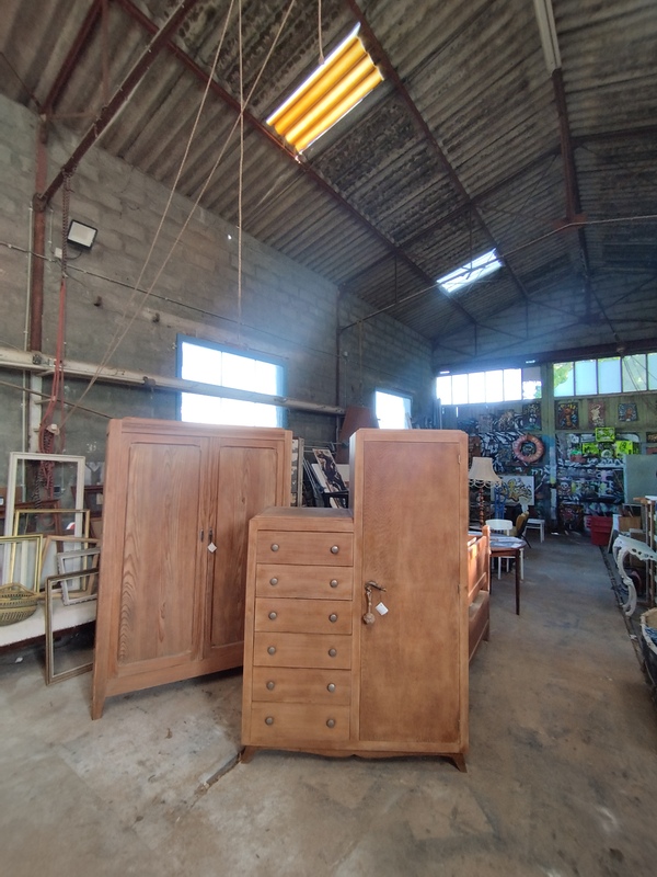Asymmetrical chest of drawers 