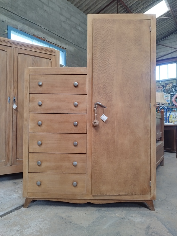 Asymmetrical chest of drawers 