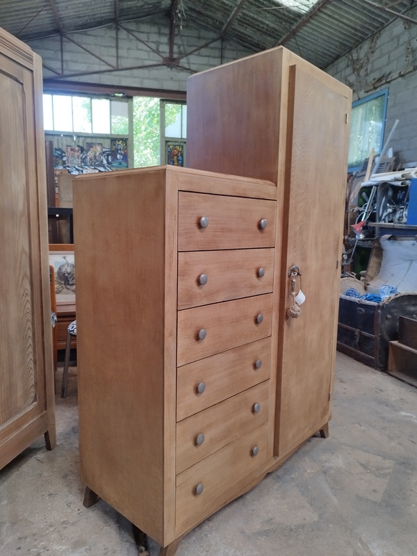 Asymmetrical chest of drawers 