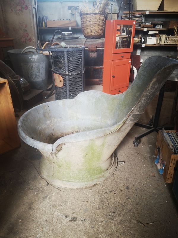 Zinc bathtub for children