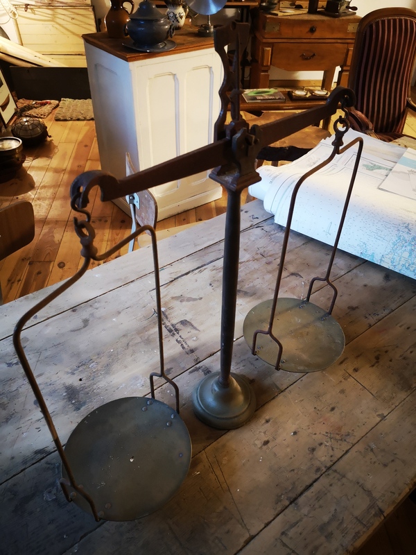 I have the set of weights with it is complete (I sell it for 40€) ask for a photo I will make a second announcement if purchased via the right corner