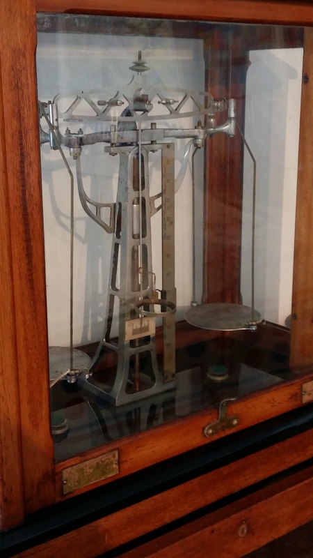 Precision balance, Poulenc