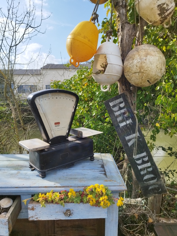 1950s Testut Grocer's Scale 