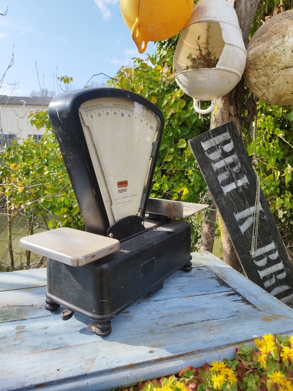 1950s Testut Grocer's Scale 
