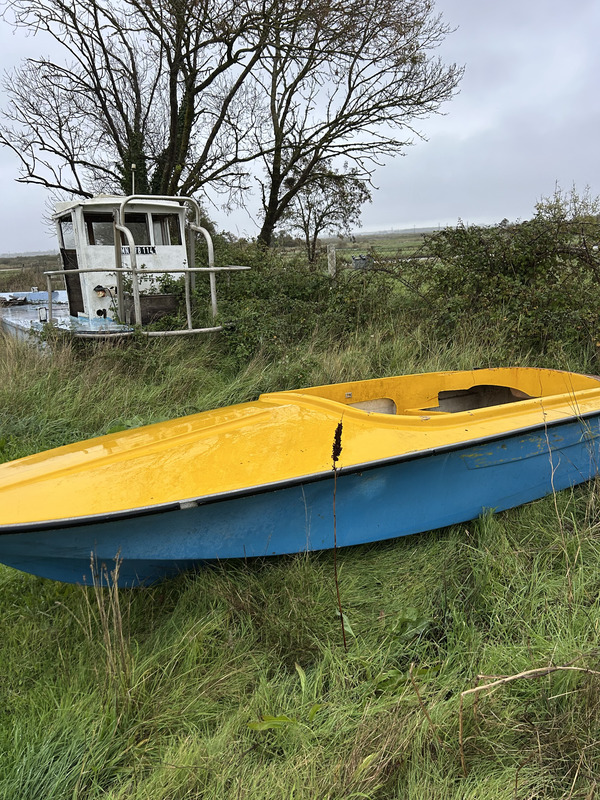 Decorative resin boat annex 