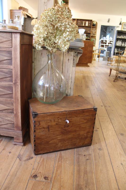 Wooden box 