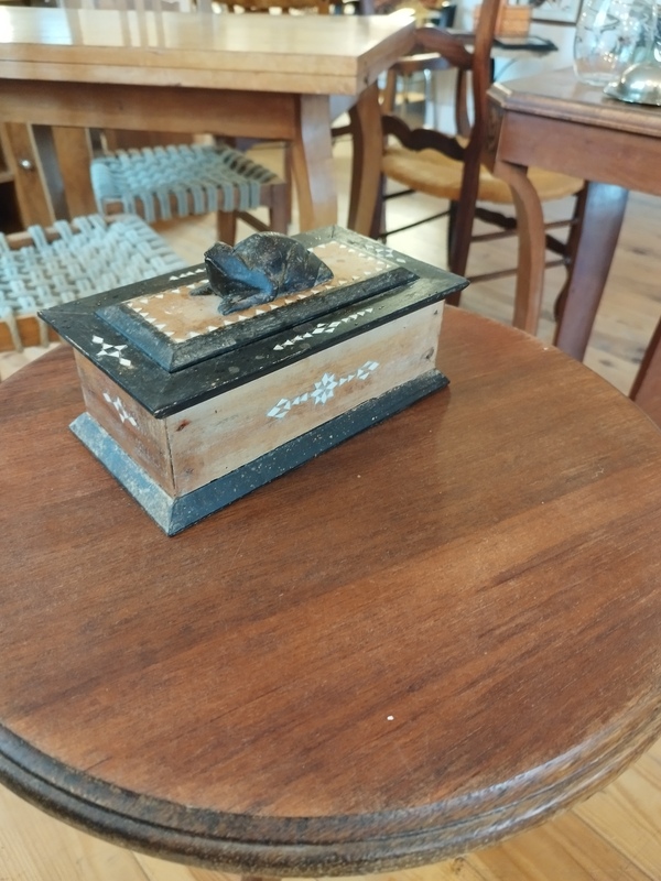 Wooden and mother-of-pearl box 