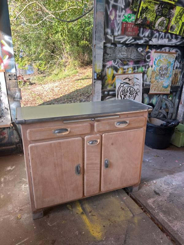 Mado buffet in raw wood and aluminum 
