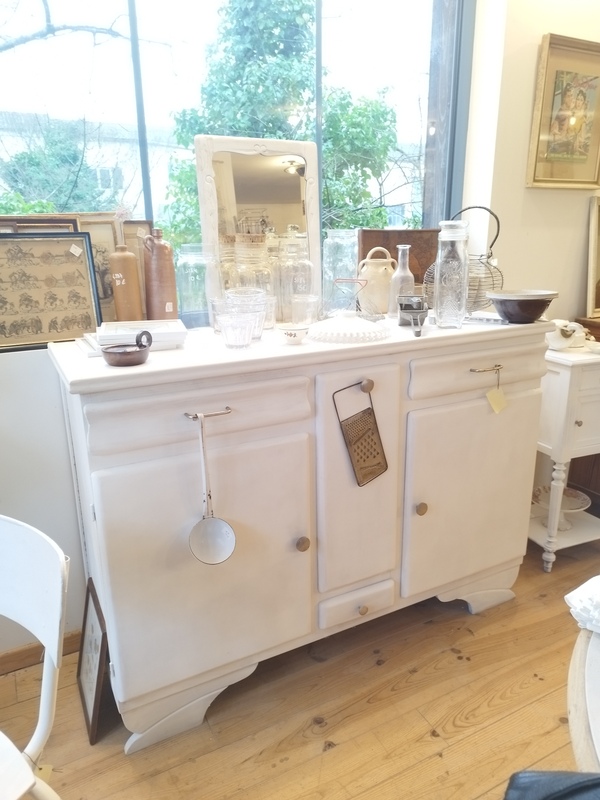 White low Mado buffet 