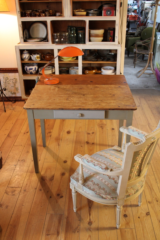 Country style desk