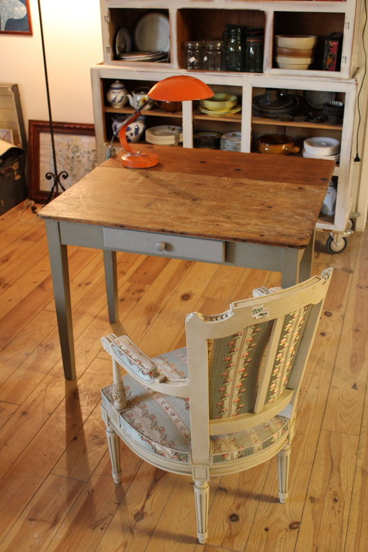Country style desk