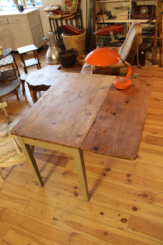 Country style desk