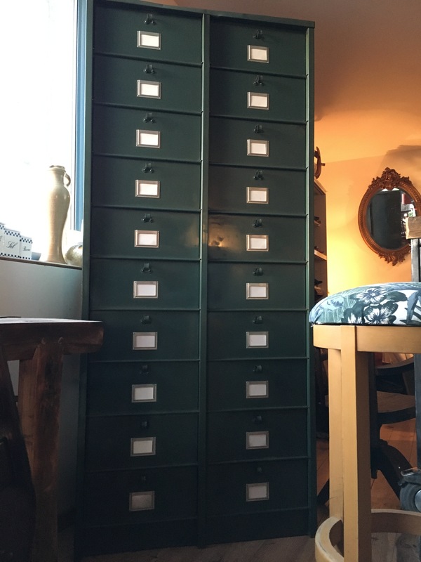 Twenty valve metal columns