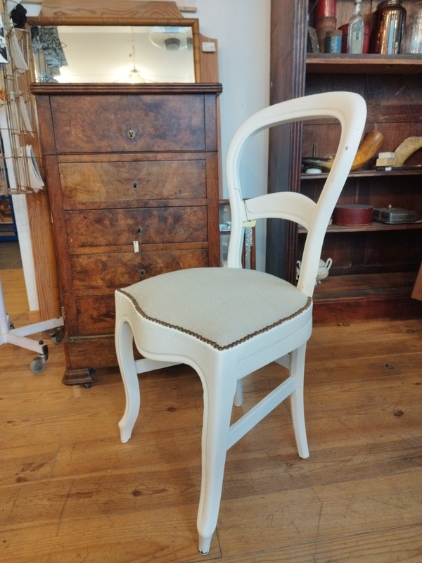 Refurbished 20th-century antique chair