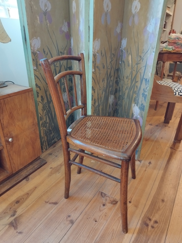 Curved wood bistro chair