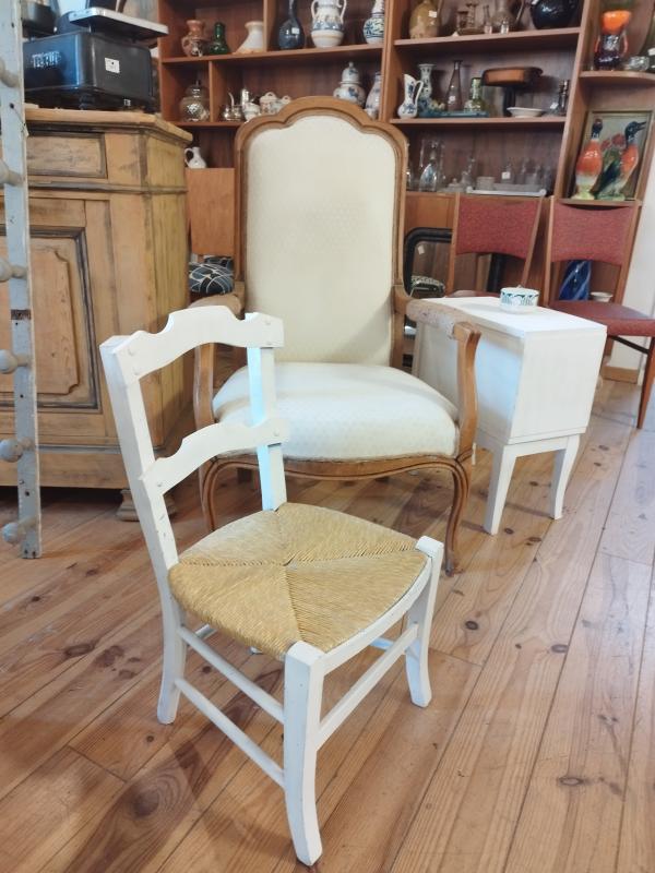 20th-century chair in painted wood and straw
