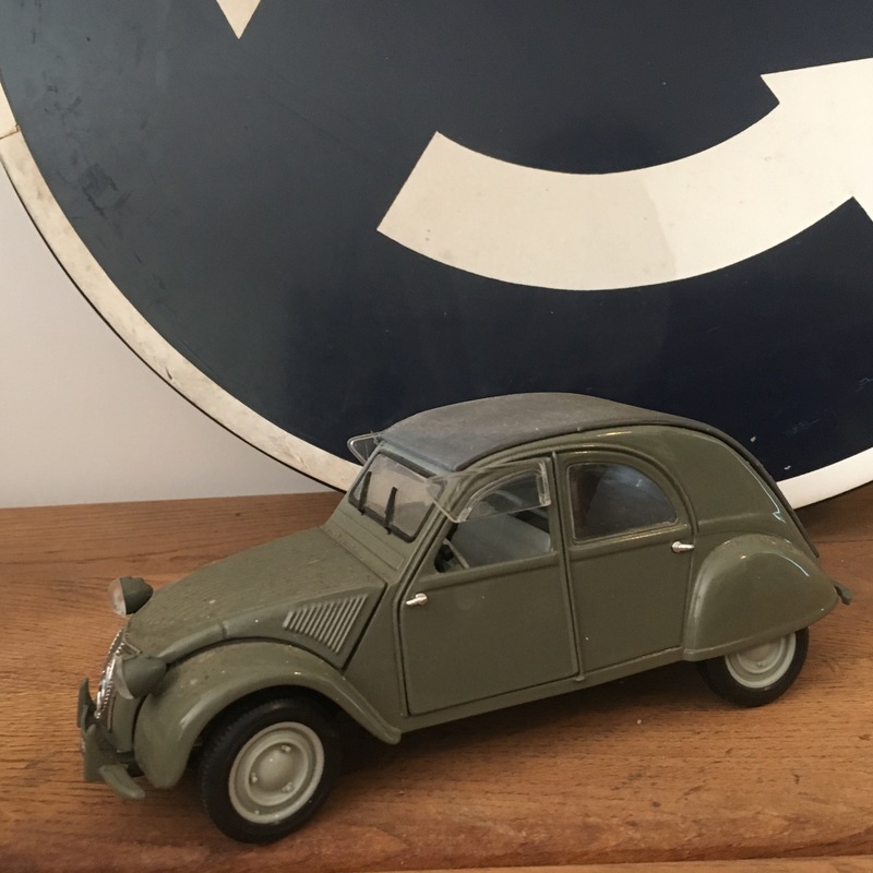 Citroen 2cv solido 1/17