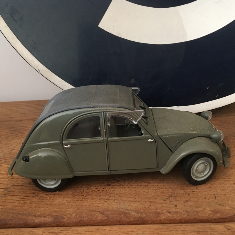 Citroen 2cv solido 1/17