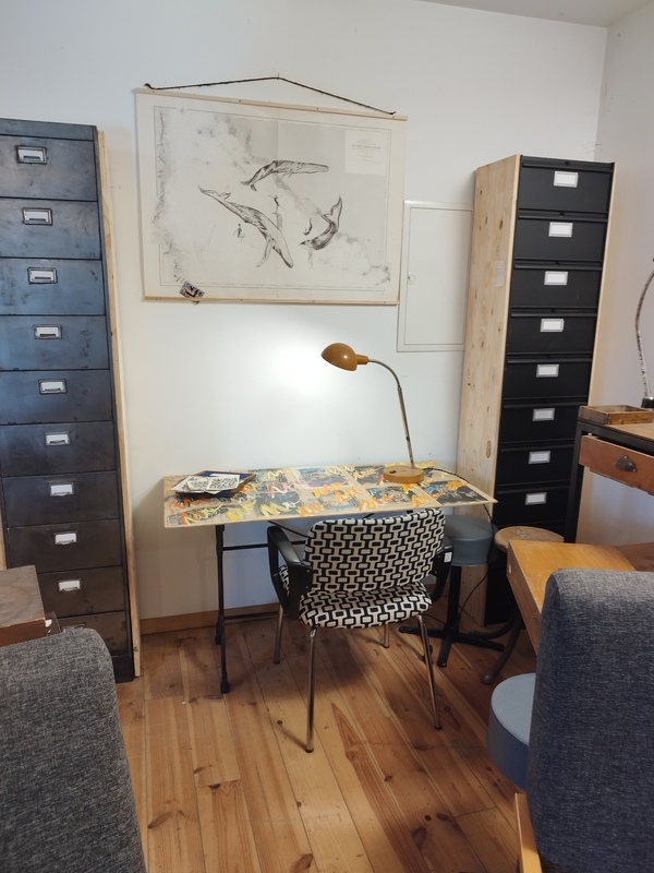 Ten-flap metal filing cabinet 