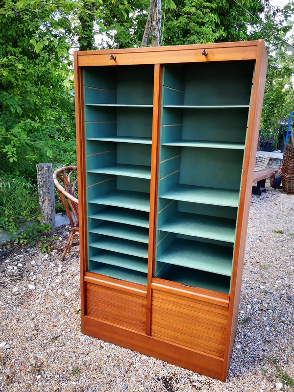 Double curtain filing cabinet