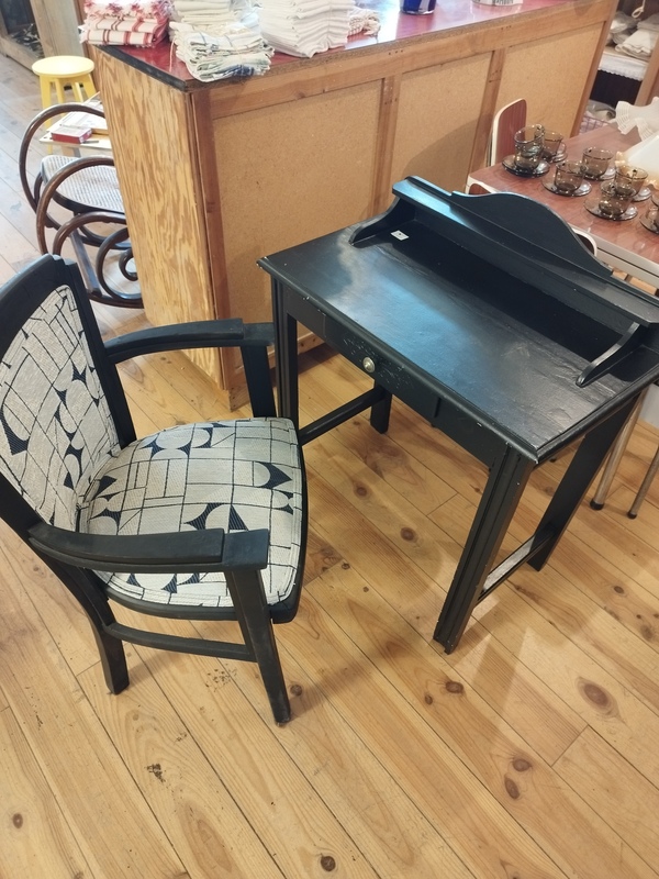 Antique dressing table