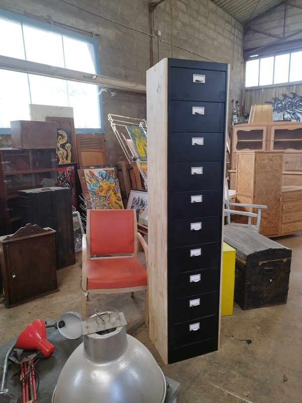 Refurbished 10-drawer metal column