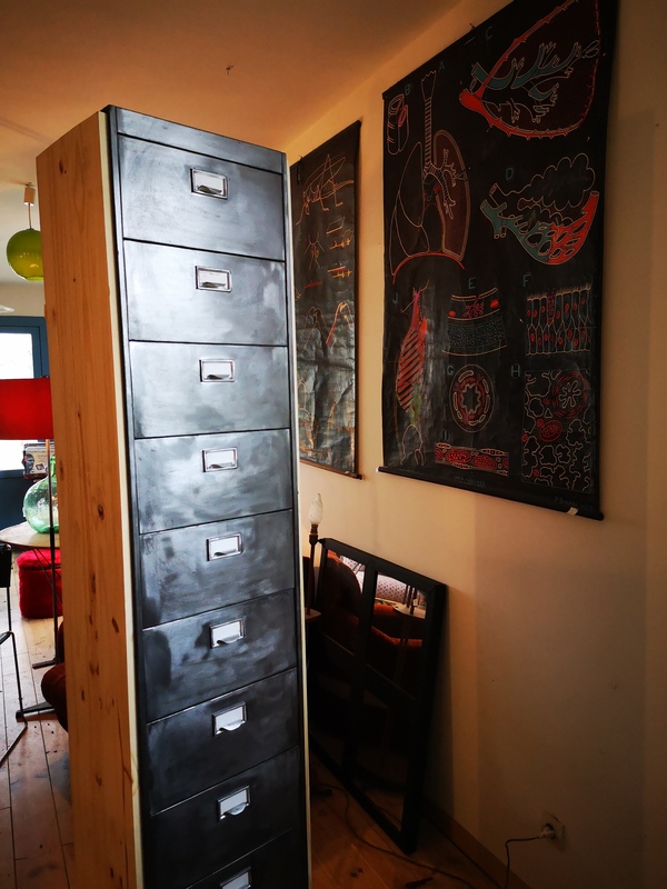 Metal and wood valve column