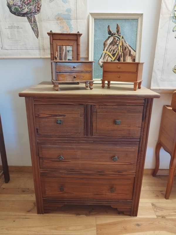 1950 chest of drawers