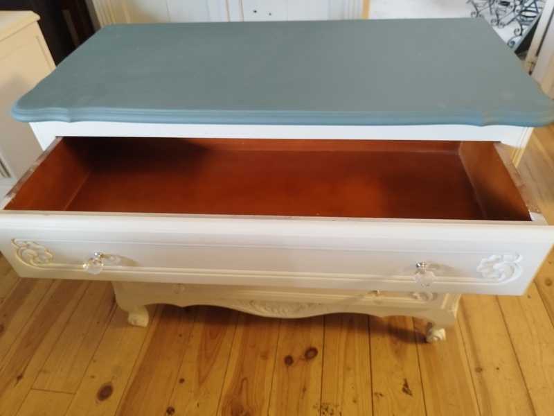 Old chest of drawers