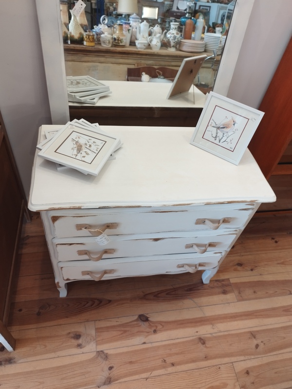 Antique chest of drawers refurbished 