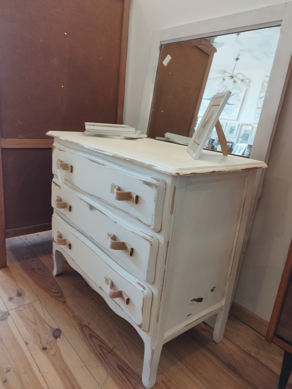 Antique chest of drawers refurbished 