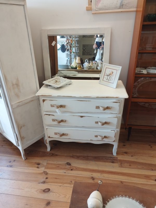 Antique chest of drawers refurbished 