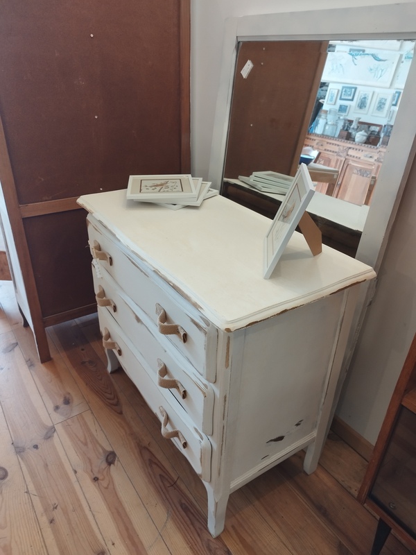 Antique chest of drawers refurbished 