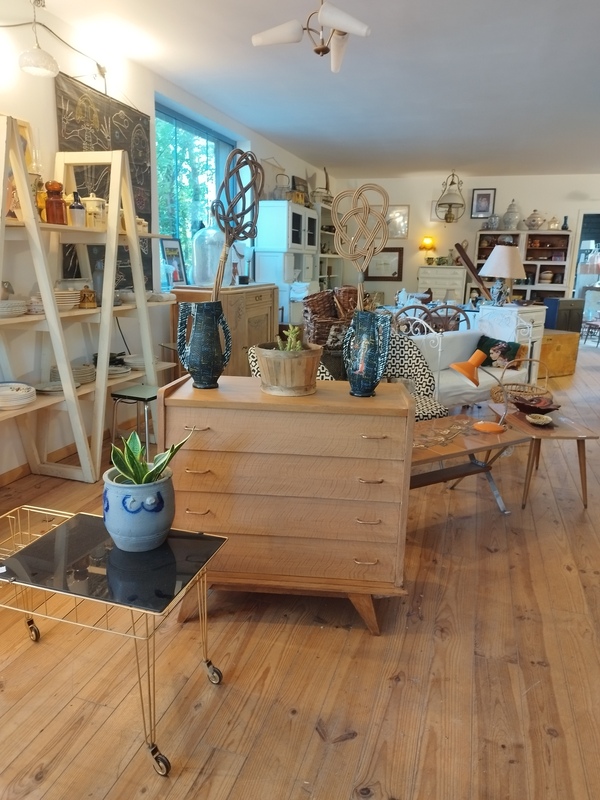 Vintage 70s compass foot chest of drawers 