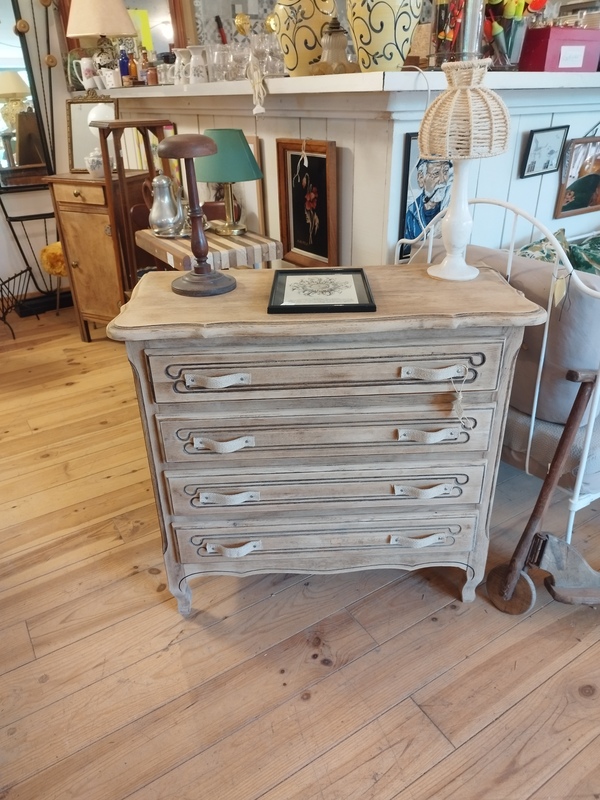 Vintage wooden chest of drawers 