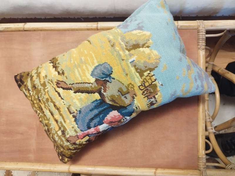 Canvas cushion