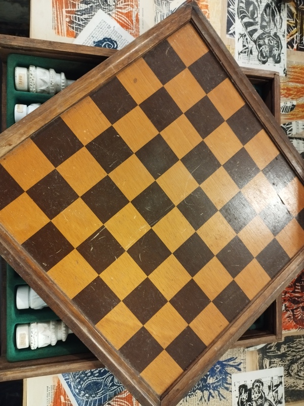Jeu d'échec mignonettes années 70 