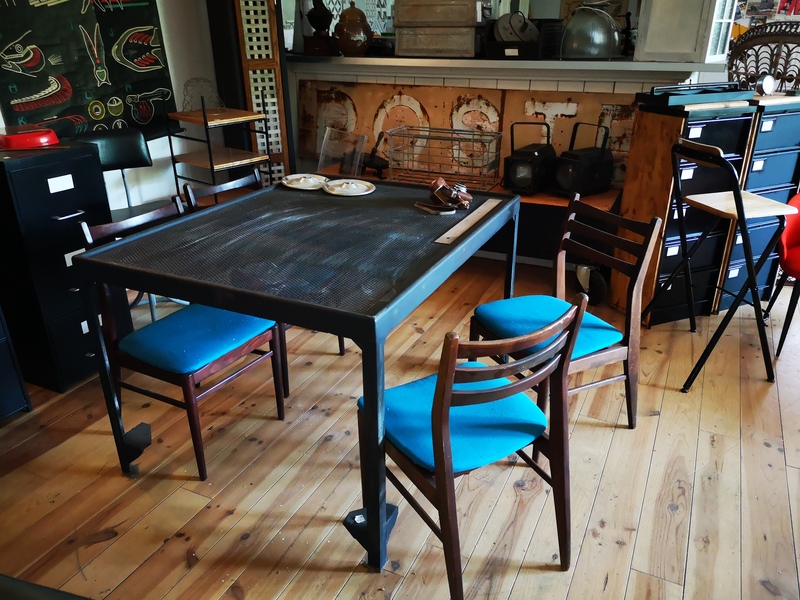 Create an industrial decor at low cost