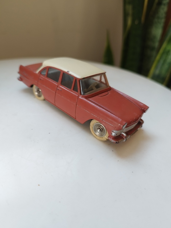 Dinky Toys #554 Opel Rekord Made in France