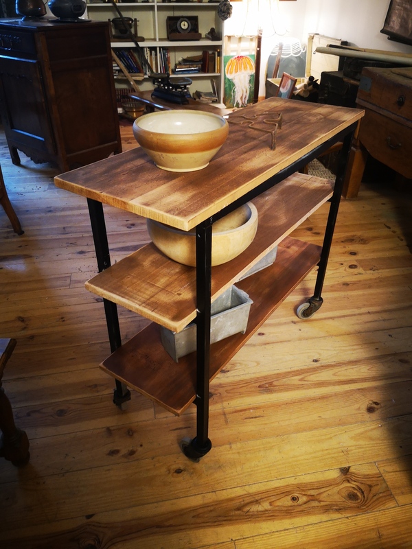 Shelf on wheels 100% upcycling