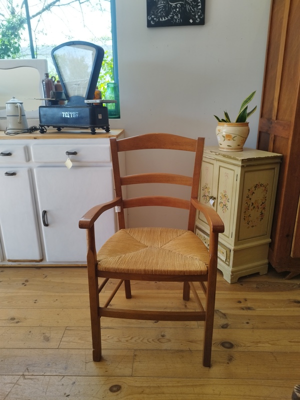Armchair made of wood and straw