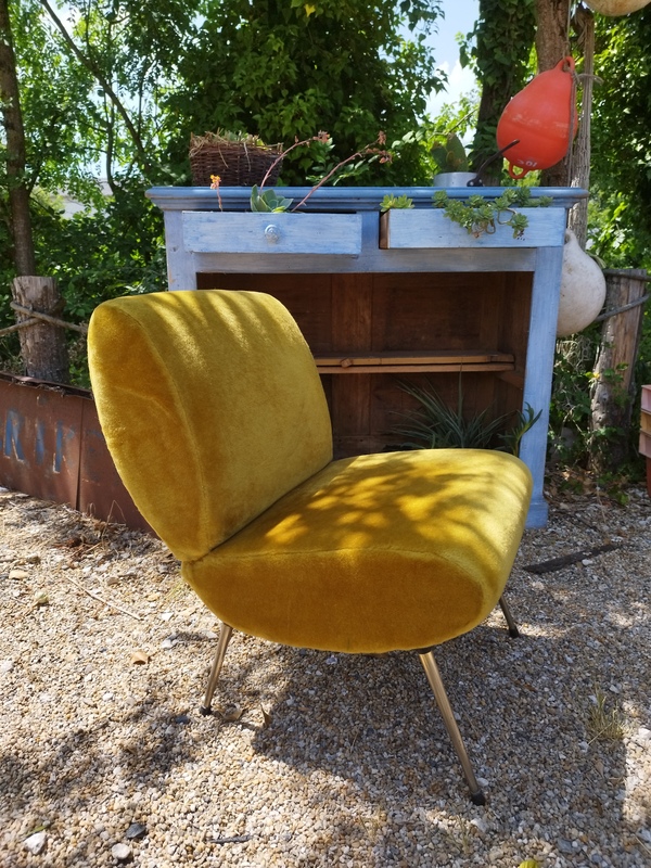 Pelfran Kiss armchair