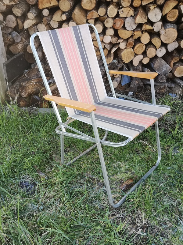 Folding aluminum armchair