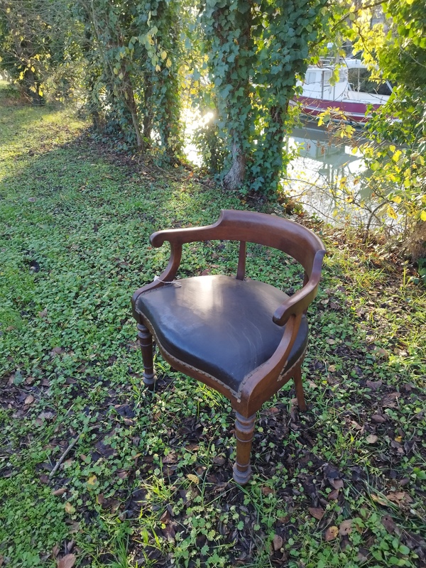 Restaurant chair