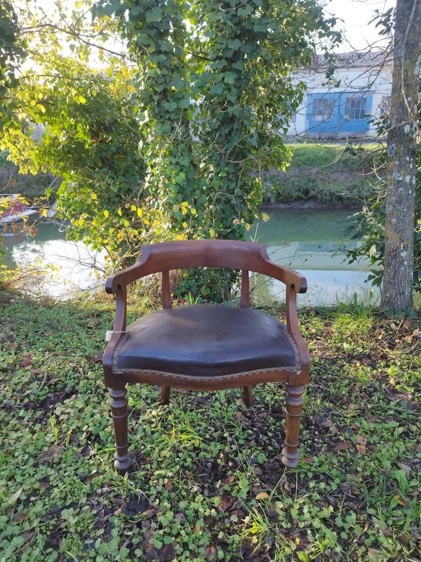 Restaurant chair