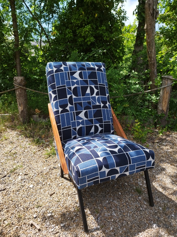 Refurbished leatherette armchair