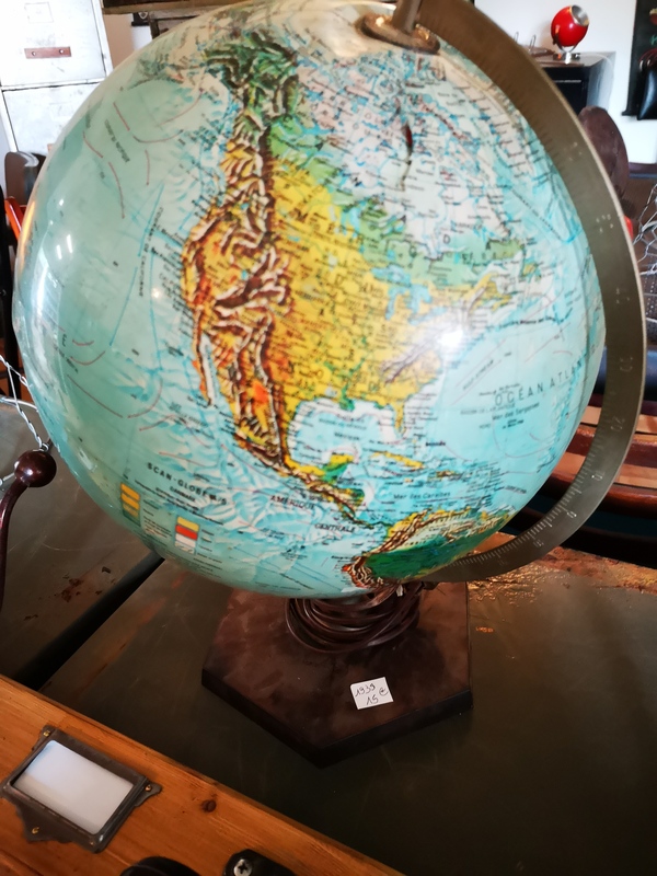 Illuminated globe