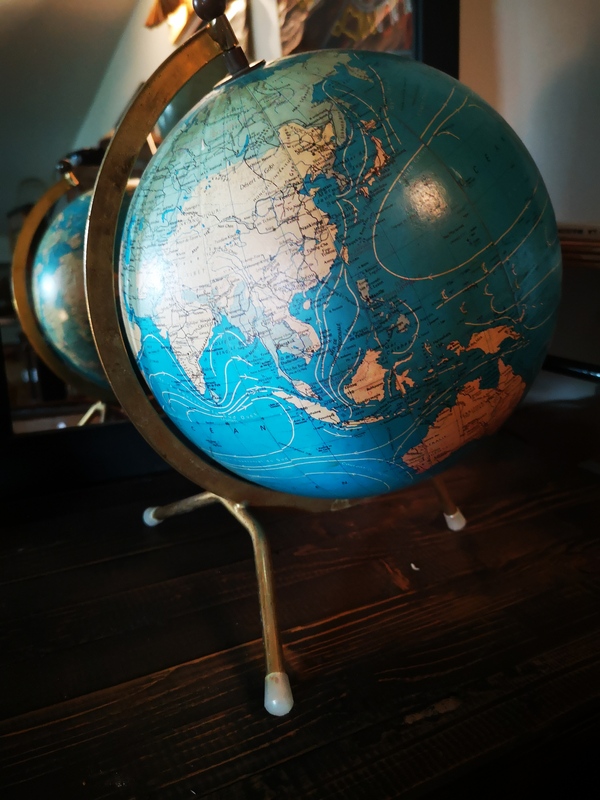 Globe Taride in sheet metal